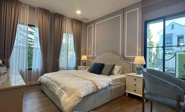 Luxury House for Rent with a swimming pool at Nantawan Rama 9 New Krungthepkreetha 250,000 baht/month (Fully furnished)