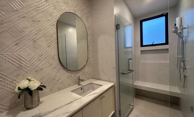 Luxury House for Rent with a swimming pool at Nantawan Rama 9 New Krungthepkreetha 250,000 baht/month (Fully furnished)