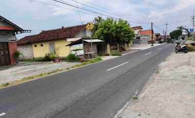 Resto strategis ada kolam renang dan pancingan di Janti  Klaten