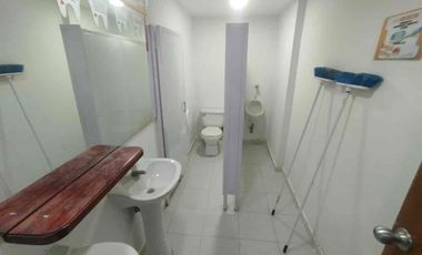 ALQUILO Local en  Avenida oriental 240m2 $25 millones