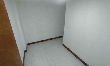 ALQUILO Local en  Avenida oriental 240m2 $25 millones