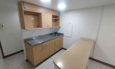 ALQUILO Local en  Avenida oriental 240m2 $25 millones