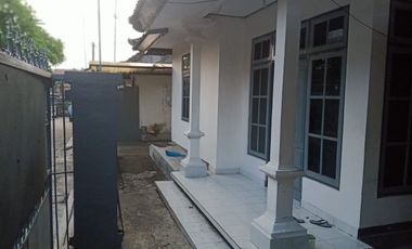 Land With Bonus House Building – Safe & Peaceful Housing Area, Kebo Iwa Utara, Denpasar