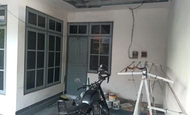 Land With Bonus House Building – Safe & Peaceful Housing Area, Kebo Iwa Utara, Denpasar