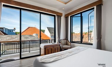 Villa Baru dan Cantik Full Furnished Dijual, di Kerobokan Area