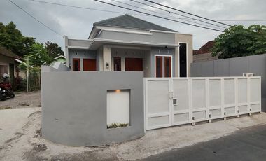 DI JUAL RUMAH BARU MINIMALIS MODERN DEKAT PEMKAB SLEMAN DAN PASAR CEBONGAN MLATI SLEMAN