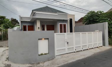 DI JUAL RUMAH BARU MINIMALIS MODERN DEKAT PEMKAB SLEMAN DAN PASAR CEBONGAN MLATI SLEMAN