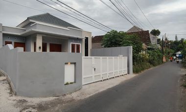 DI JUAL RUMAH BARU MINIMALIS MODERN DEKAT PEMKAB SLEMAN DAN PASAR CEBONGAN MLATI SLEMAN