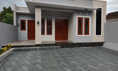 DI JUAL RUMAH BARU MINIMALIS MODERN DEKAT PEMKAB SLEMAN DAN PASAR CEBONGAN MLATI SLEMAN