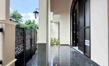 RUMAH MEWAH KLASIK FULLY FURNISHED MODERN - KUALITAS PREMIUM DEKAT JOGJABAY