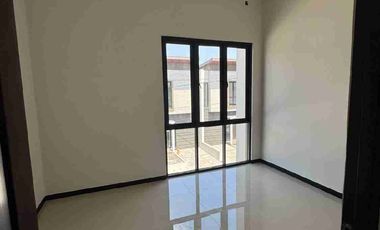 Alana gunungsari baru 5 x 12