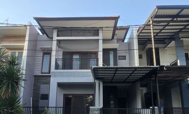 Disewakan rumah 2 lantai 3 KT di the mansion Pakuwon indah
