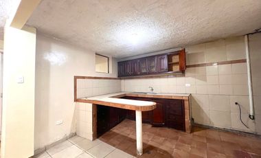 Casa de venta Av. Mariscal Sucre sur de Quito muy cerca cel C.C. Atahualpa