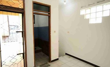 DISEWAKAN RUMAH KOMPLEK BATUNUNGGAL INDAH