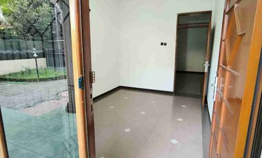 DISEWAKAN RUMAH KOMPLEK BATUNUNGGAL INDAH