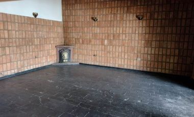 CASA DE 4 AMBIENTES EN ALQUILER