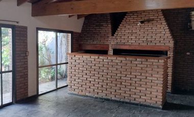 CASA DE 4 AMBIENTES EN ALQUILER