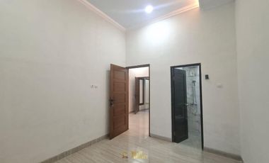 RUMAH MODERN SIAP HUNI, 9 MENIT DARI BANDARA ADI SUCIPTO