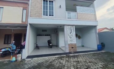 Rumah Cantik 2 lantai Murah Siap Huni semi Furnish dalam cluster di Pekayon Pasar rebo Jakarta Timur Nego