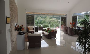 VENDO CASA EN ANAPOIMA