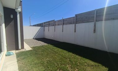 Arriendo Casa Mediterránea 3 dorm. en Condominio Villa Alemania