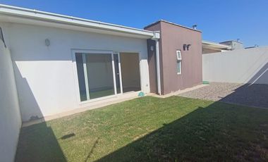 Arriendo Casa Mediterránea 3 dorm. en Condominio Villa Alemania