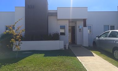 Arriendo Casa Mediterránea 3 dorm. en Condominio Villa Alemania