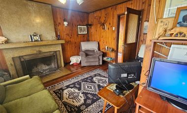 CASA CENTRAL CON AMPLIO SITIO EN PAILLACO