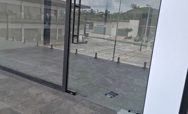 ALQUILER DE GRAN LOCAL COMERCIAL EN PLAZA SEVILLA (LA JOYA)