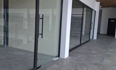 ALQUILER DE GRAN LOCAL COMERCIAL EN PLAZA SEVILLA (LA JOYA)