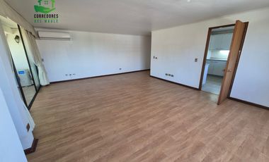 En venta excelente departamento en Edificio las Palmas, en pleno centro.