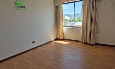 En venta excelente departamento en Edificio las Palmas, en pleno centro.