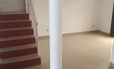 SE VENDE LINDA CASA EN URB PRIVADA PLAZA VICTORIA 4 DORMITORIOS 4 BAÑOS
