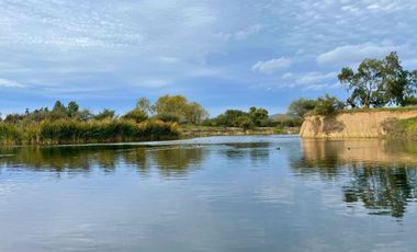 Últimas parcelas planas de 5.000 m² en María Pinto: red de luz y agua operativas, portería, rol propio, administración activa y últimas unidades.