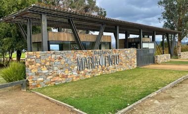 Últimas parcelas planas de 5.000 m² en María Pinto: red de luz y agua operativas, portería, rol propio, administración activa y últimas unidades.