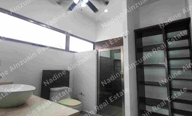 SE RENTA CASA AMPLIA EN RESIDENCIAL CUMBRES CANCÚN, 3 RECÁMARAS MÁS ESTUDIO, ALBERCA PRIVADA, AMENIDADES, SEGURIDAD 24 HORAS.
