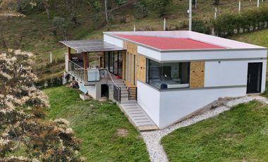 🏡 ¡Se vende casa en zona rural a solo 5 minutos del casco urbano de Moniquirá!