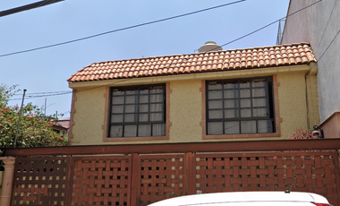 Casa en Venta en Cd. Satélite, Naucalpan – Excelente Conectividad y Cercanía a Servicios