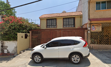 Casa en Venta en Cd. Satélite, Naucalpan – Excelente Conectividad y Cercanía a Servicios