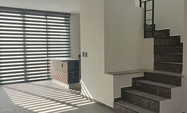 CASA EN RENTA VALDEPEÑAS