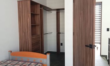 CASA EN RENTA VALDEPEÑAS