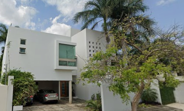 MERIDA, Casa en zona residencial MONTEBELLO EN UNA DE LAS MEJORES ZONAS DE MERIDA YUCATAN excelente zona y Plusvalía. Rodeado de los mejores servicios