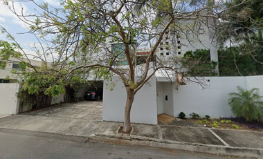 MERIDA, Casa en zona residencial MONTEBELLO EN UNA DE LAS MEJORES ZONAS DE MERIDA YUCATAN excelente zona y Plusvalía. Rodeado de los mejores servicios