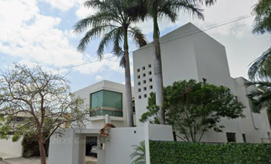 MERIDA, Casa en zona residencial MONTEBELLO EN UNA DE LAS MEJORES ZONAS DE MERIDA YUCATAN excelente zona y Plusvalía. Rodeado de los mejores servicios