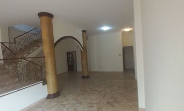 VENTA DE GRAN CASA EN LA ALBORADA 9NA ETAPA