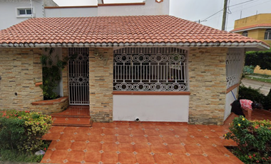 HERMOSA CASA EN VENTA UBICADA EN COL. 17 DE OCTUBRE, CHETUMAL, QUINTANA ROO