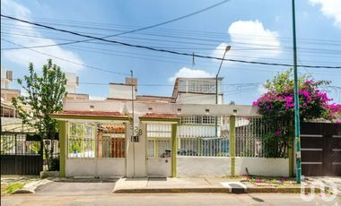 HERMOSA CASA EN VENTA PASEO PARQUE DEL RIO COYOACAN