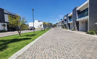 Lotes en Venta en Fraccionamiento Privado a un Paso de Plaza San Diego