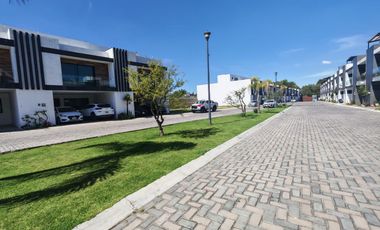 Lotes en Venta en Fraccionamiento Privado a un Paso de Plaza San Diego