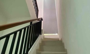 Town House Disewakan